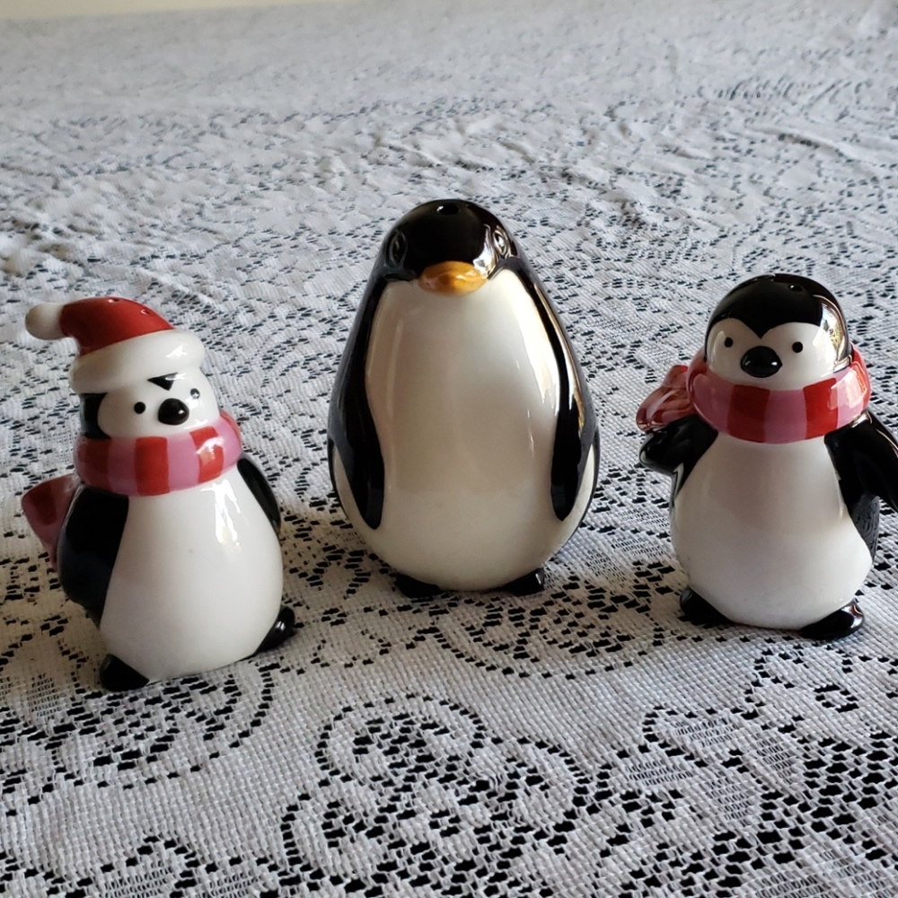 Home Penquin Salt and Pepper Shakers.